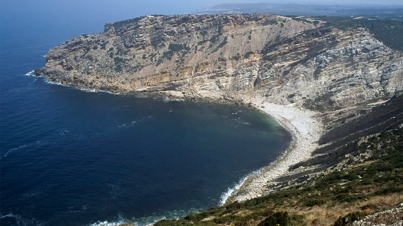 Enorme pegada de dinossauro é encontrada em praia no Reino Unido